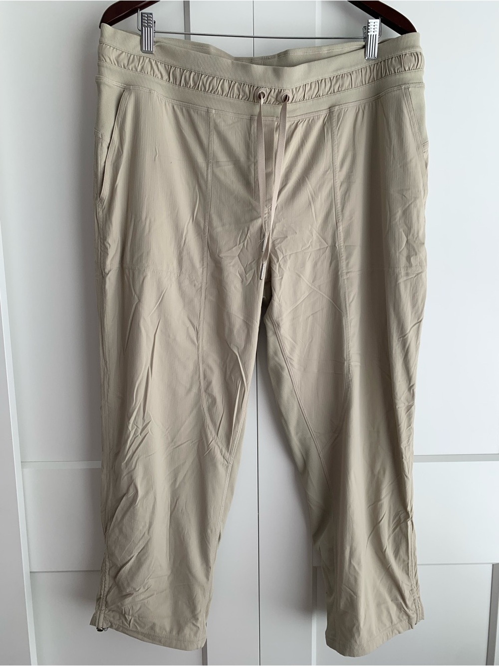 Lululemon cargo pant lined size 14 cropped